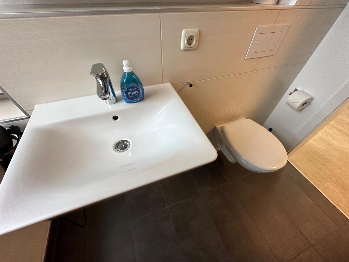 Traumhafte Haushaelfte Mit Kamin, Garten & Whirlpool Appartamento *